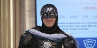 El Argentino, el superhéroe que recorre hospitales y zonas de desastre para acompañar a niños y familias