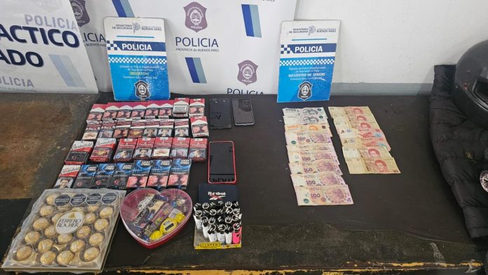 El video de un violento robo en un kiosco en el que amenazaron con un cuchillo a un cliente