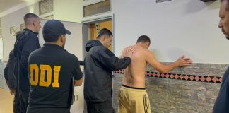 Está condenado por un doble crimen y lo acusan de estafar a un jubilado desde la cárcel