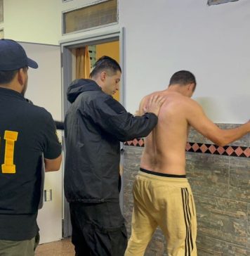 Está condenado por un doble crimen y lo acusan de estafar a un jubilado desde la cárcel