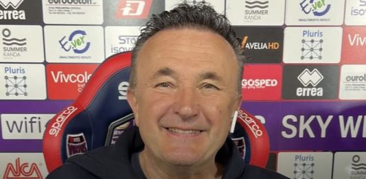 Fin de una era: el entrenador que se despidió a sí mismo tras 44 años en el cargo