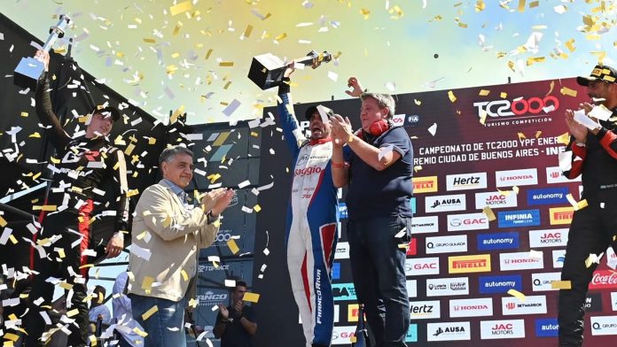 Franco Riva se impuso en el circuito callejero del TC2000, que vivió una fiesta con 70