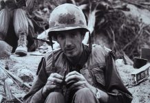 Ignacio Ezcurra, el argentino que murió en Vietnam: la dramática foto de un cuerpo maniatado en la selva y un misterioso periodista japonés