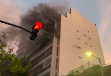 Incendio en un edificio de Belgrano: hay dos personas atrapadas y varios vecinos fueron evacuados
