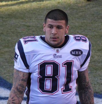 La abrupta caída de Aaron Hernández: de super estrella de la NFL a convertirse en un criminal preso de una enfermedad