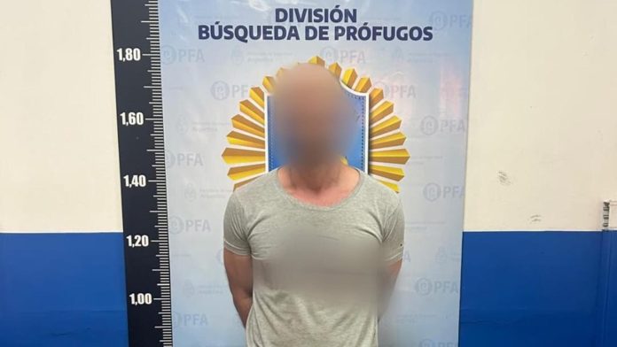 Lo condenaron por el abuso sexual del sobrino de su ex y se fugó: cayó cuando fue a visitar a su papá