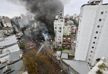 Procesaron a la dueña del depósito clandestino que se incendió y colapsó en La Plata