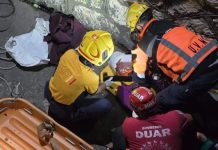 Rescataron a un hombre que cayó a un canal en pleno centro de Córdoba