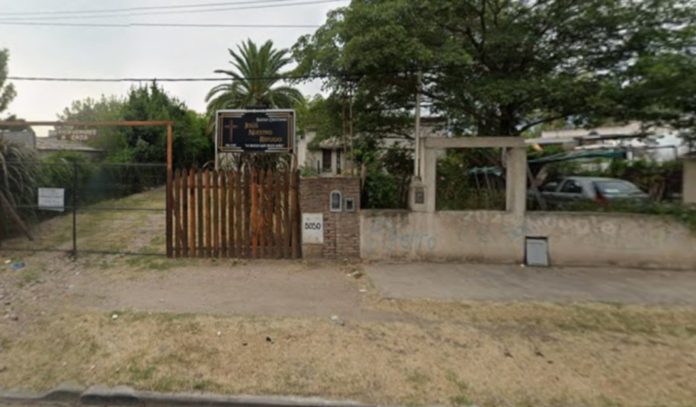 Robaron en una iglesia evangélica de La Plata: delincuentes forzaron la entrada y bebieron cerveza dentro del templo