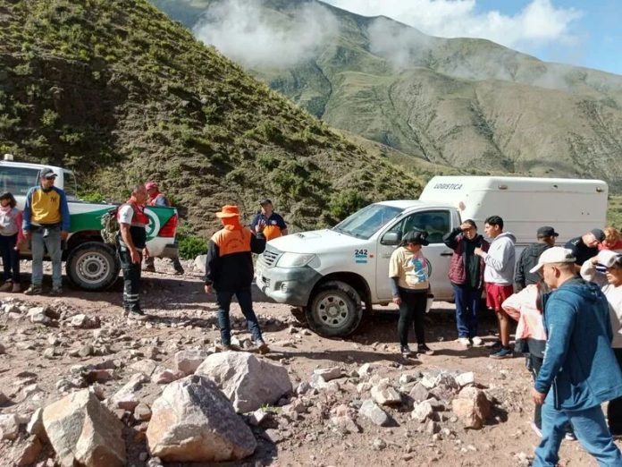 Susto en Jujuy: un temporal dejó aisladas en un cerro a 30 personas durante una multitudinaria peregrinación religiosa