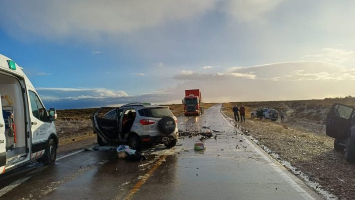 Tragedia en Chubut: un choque frontal sobre la Ruta 3 dejó tres muertos y múltiples heridos graves