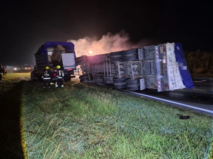 Tragedia en Córdoba: una mujer murió tras chocar contra un camión e incendiarse su auto