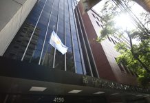 Un anestesista ofrecía “viajes controlados”: la muerte de un residente por sobredosis dejó a un hospital bajo la lupa