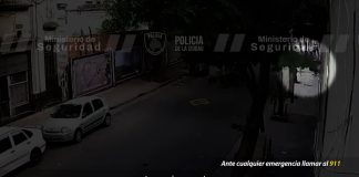 Video: el violento asalto por la espalda que sufrió un jubilado en Constitución