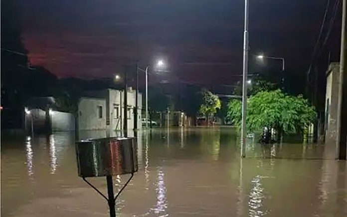 Violento temporal en una localidad de Córdoba: casi 250 milímetros de lluvia, casas inundadas y un geriátrico evacuado