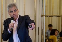 Ariel Merpert: “En unos años, el celular y las redes sociales van a tener un lugar parecido al del cigarrillo”