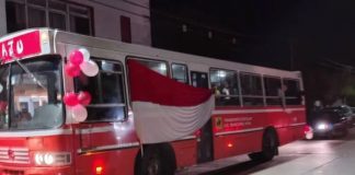 Atacaron con piedras un micro que llevaba un equipo de fútbol infantil en Miramar: hay un menor herido de gravedad