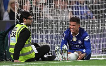 Atento Scaloni: Enzo Fernández sintió una molestia y pidió el cambio en la derrota del Chelsea ante Manchester United