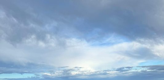 Córdoba: un hombre perdió el control de su camioneta en la ruta, cayó desde 30 metros y se salvó de milagro