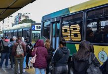 La empresas de colectivos del AMBA amenazan con reducir aún más la frecuencia por el aumento del gasoil