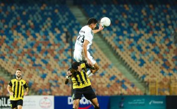La insólita reacción de un jugador con una árbitro que convalidó un gol para su equipo tras la revisión del VAR