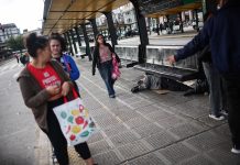 La mayoría de las personas en el AMBA percibe un mayor desgaste anímico por la situación económica, según la UBA