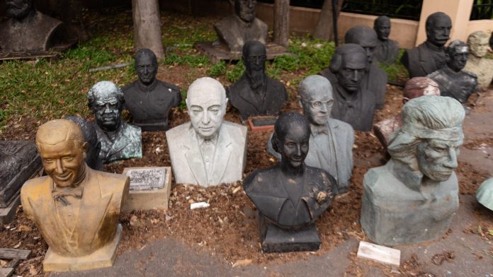 Memoria histórica, obsequios, homenajes, celebraciones y arte: una muestra de la cartografía escultórica de Buenos Aires