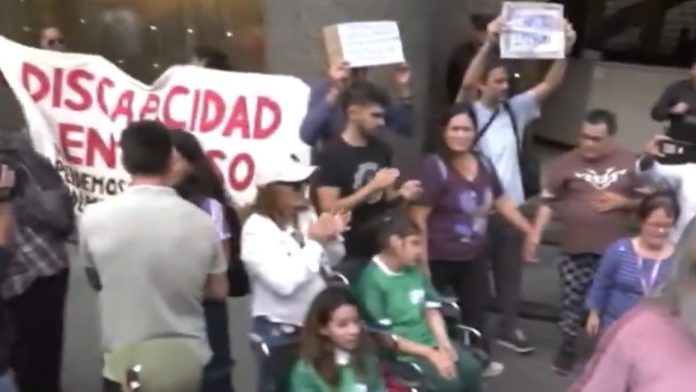 Organizaciones reclamaron en el Ministerio de Economía el cumplimiento de la ley de emergencia en discapacidad