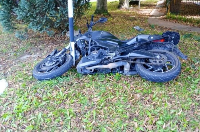 Robaron una moto, desataron una persecución y los chocó un jubilado que manejaba borracho en Mar del Plata