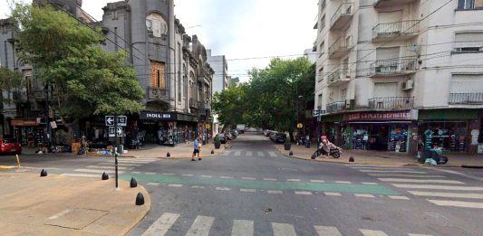 “Salí de arriba de ella, está violeta”: dos mujeres se pelearon en La Plata por una discusión de tránsito