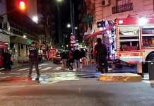 Se incendió un edificio en Avenida Corrientes y evacuaron a los vecinos: hay al menos 10 heridos