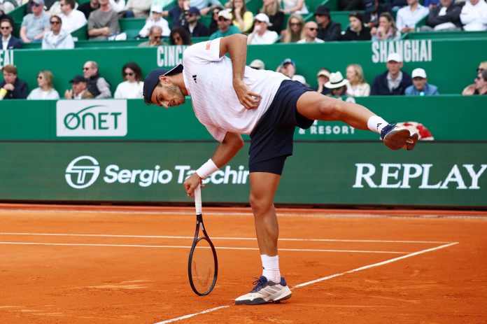 Tomás Machac dio el golpe ante Francisco Cerúndolo y lo eliminó del Masters 1000 de Montecarlo
