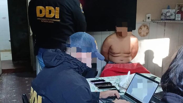 Un grupo de delincuentes asaltó a una pareja de jubilados: tras un rastreo de celulares, cayó un sospechoso