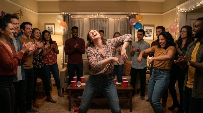 Viajes, fiestas y nuevos vínculos: cómo funciona la red de solteros que organizó un casamiento y desafía el tabú de estar solo