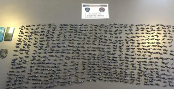Atraparon a un ciudadano paraguayo con casi 900 dosis de pasta base en la Villa 31: tenía pedido de captura