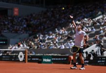 Batacazo argentino en Roland Garros: Juan Manuel Cerúndolo aprovechó los problemas de Jannik Sinner y eliminó al 1° del mundo