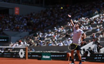 Batacazo argentino en Roland Garros: Juan Manuel Cerúndolo aprovechó los problemas de Jannik Sinner y eliminó al 1° del mundo