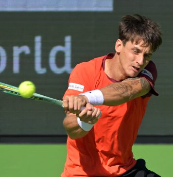 Camilo Ugo Carabelli bajó a un ex Top 10 con una gran actuación y avanzó a cuartos de final en Hamburgo
