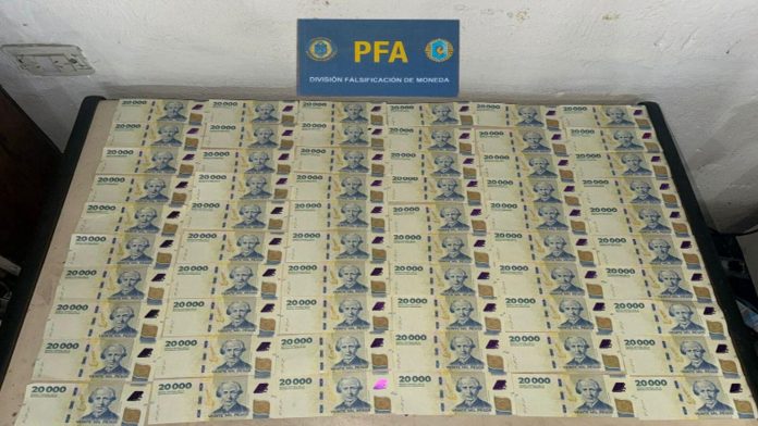 Cayó una banda de estafadores que engañaba a comerciantes de Vicente López y San Isidro con billetes falsos