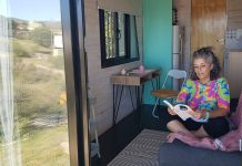 Es jubilada, tiene 64 años y construyó una minicasa de 15 metros cuadrados en las sierras cordobesas: “Es mi refugio energético”