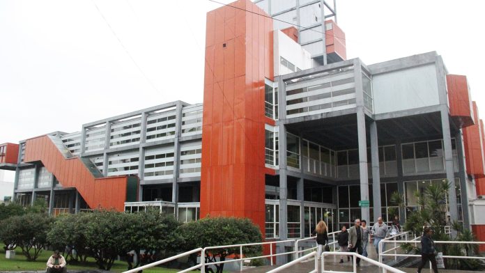 Investigan la muerte de un hombre en el Hospital Durand luego de que una paciente psiquiátrica le desconectara el respirador