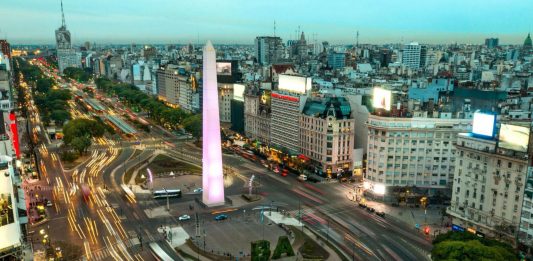 La avenida Corrientes se vestirá de fiesta por los 90 años del Obelisco