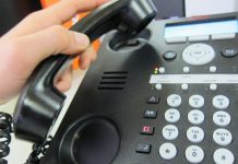 La impensada estrategia de un grupo de padres para retrasar el uso del celular en sus hijos: “Hermoso experimento”