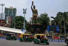 Retiran la estatua gigante de Messi en India a cinco meses de su inauguración: los inquietantes motivos