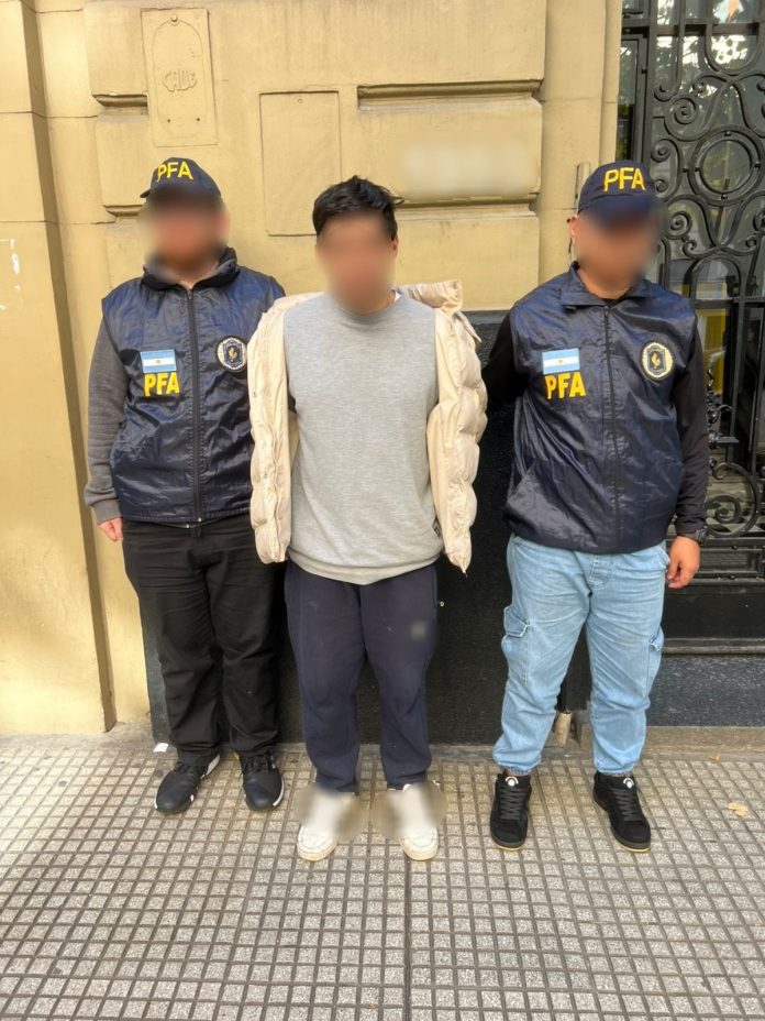 Robó dos veces el mismo local, se fugó de la cárcel y cayó cuando fue a buscar su certificado de antecedentes penales