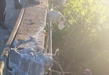 Susto en Tucumán: un camionero cayó desde un puente, quedó atrapado en la cabina y tuvo que ser rescatado