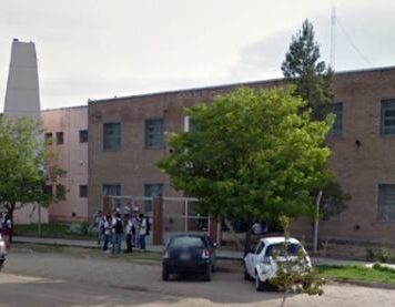 Tragedia en un colegio de Córdoba: murió una adolescente de 15 años a quien le cayó un arco de fútbol encima