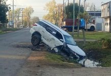 Video: robaron una camioneta usando un inhibidor de señal pero fueron perseguidos y terminaron en una zanja