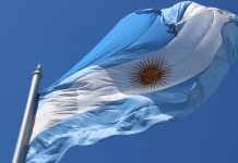 Alumnos extranjeros jurarán la bandera argentina en escuelas públicas de la Ciudad de Buenos Aires