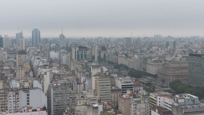 Cómo seguirá el tiempo en el AMBA: lluvias el sábado y fuerte baja de temperatura para el domingo